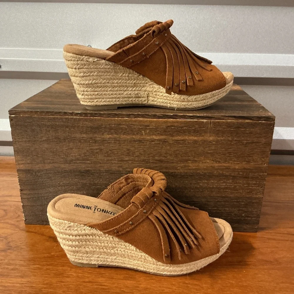 Minnetonka Women Brown Leather Studded Fringe Boho Espadrille Wedge Sandal Size